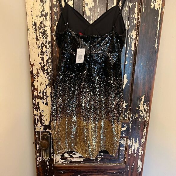 NWT women’s GUESS SL Kara sequin Ombre Dress. Size XS color is jet Black/Gold. - Picture 3 of 7